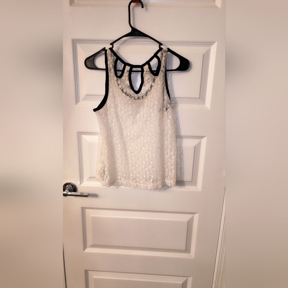 Elegant White Sleeveless Lace Top